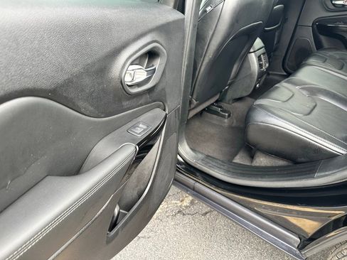 Used 2023 Jeep Cherokee Altitude Lux image 10