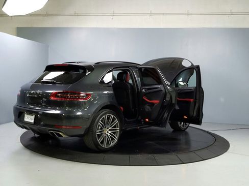 Used 2018 Porsche Macan Turbo image 15