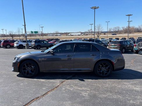 Used 2022 Chrysler 300 Touring L image 2