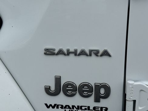 Used 2020 Jeep Wrangler Unlimited Sahara w/ LED Lighting Group image 10