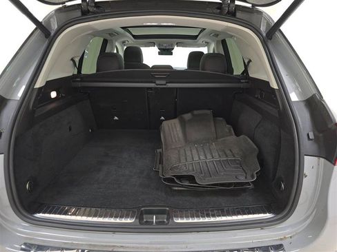 Used 2024 Mercedes-Benz GLE 450e 4MATIC w/ Driver Assistance Package image 13