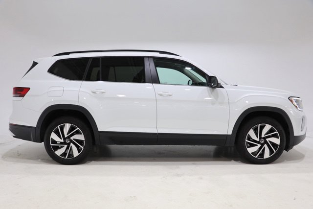 Used 2025 Volkswagen Atlas SE AWD/4WD image 9