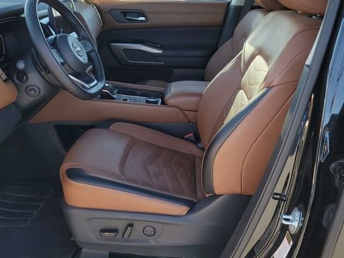 Used 2024 Nissan Pathfinder Platinum w/ Cargo Package image 6