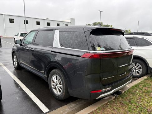 Used 2022 Kia Carnival LX FWD image 4