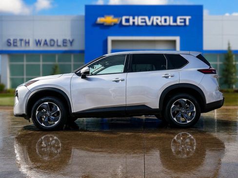 Used 2025 Nissan Rogue SV AWD/4WD image 4