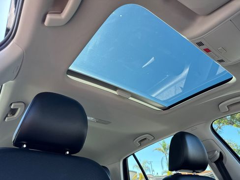 Used 2017 Volkswagen Golf Wolfsburg Edition image 10