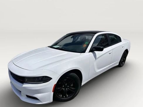 Used 2022 Dodge Charger SXT RWD image 4