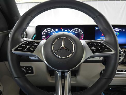 Used 2026 Mercedes-Benz GLB 250 4MATIC image 25