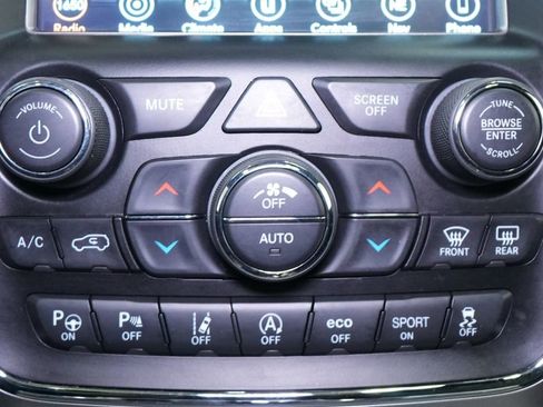 Used 2018 Jeep Grand Cherokee Trailhawk w/ Trailhawk Luxury Group image 38