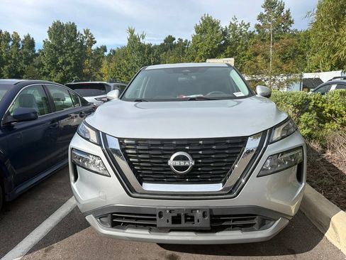 Used 2022 Nissan Rogue SV FWD image 2