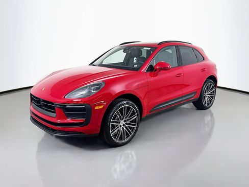 Certified 2025 Porsche Macan image 1