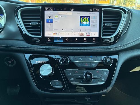 New 2026 Chrysler Pacifica Select image 18