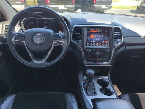 Used 2017 Jeep Grand Cherokee Altitude AWD/4WD image 29