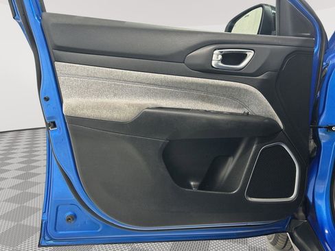 Used 2023 Jeep Compass Sport image 22