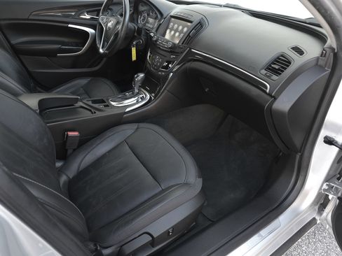 Used 2017 Buick Regal Sport Touring image 36