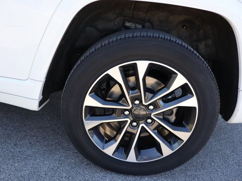 Used 2022 Jeep Grand Cherokee Overland w/ Advanced Protech Group III image 44