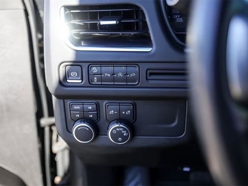 Used 2021 Chevrolet Suburban Z71 image 15