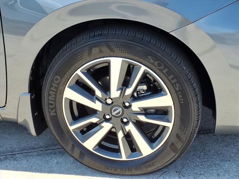 Used 2024 Nissan Versa S w/ S Plus Package image 11