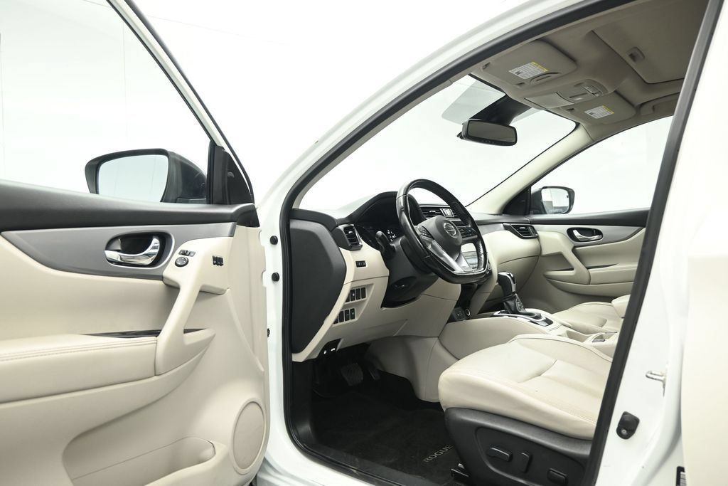 Used 2020 Nissan Rogue Sport SL w/ Premium Package FWD image 9