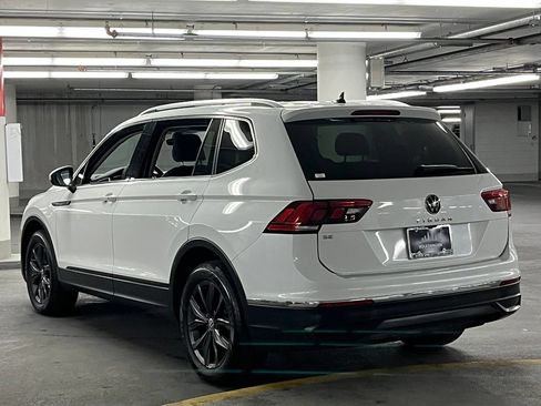 Used 2023 Volkswagen Tiguan SE w/ Panoramic Sunroof Package FWD image 4
