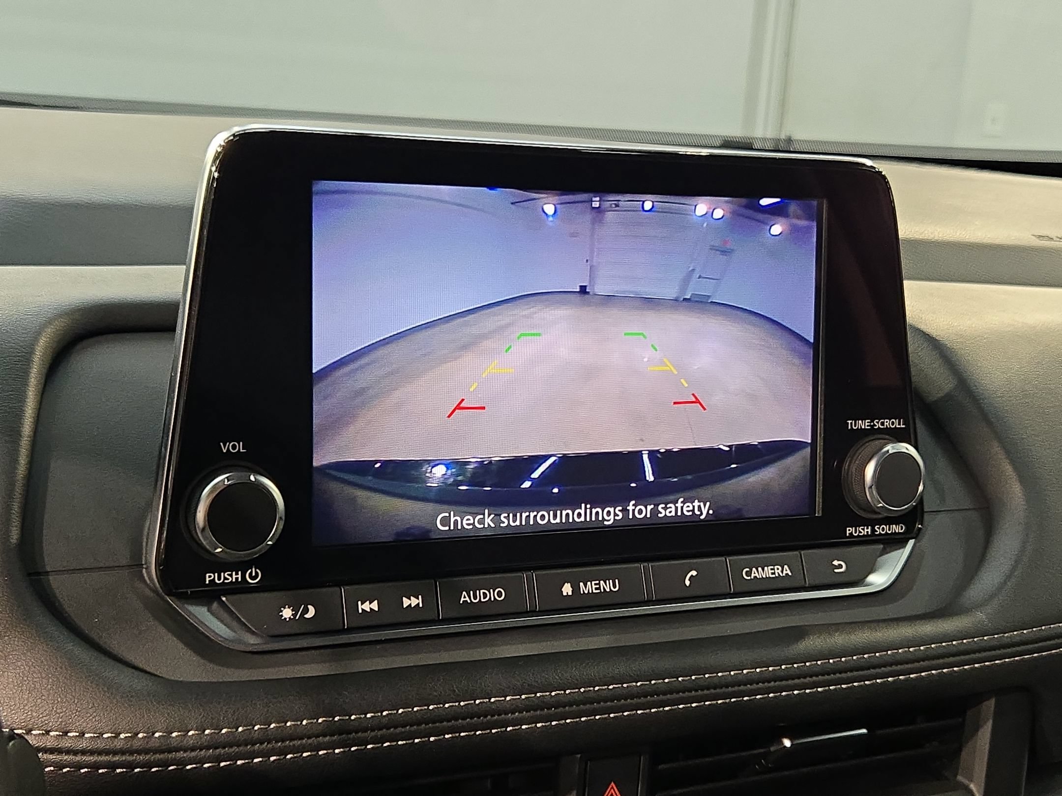 Used 2025 Nissan Rogue SV FWD image 30