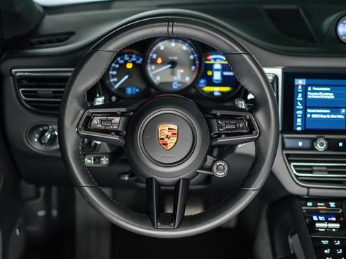 Certified 2025 Porsche Macan S AWD/4WD image 16