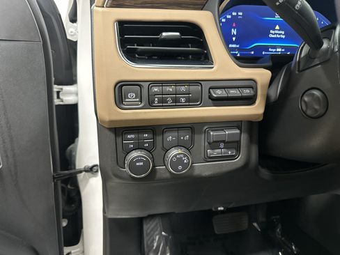 Used 2024 Chevrolet Tahoe Premier w/ Premium Package AWD/4WD image 38