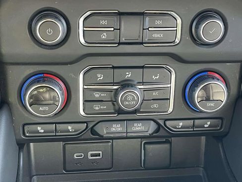 Used 2022 Chevrolet Suburban RST w/ Luxury Package RWD image 25