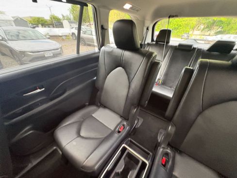 Used 2025 Toyota Grand Highlander FWD image 37