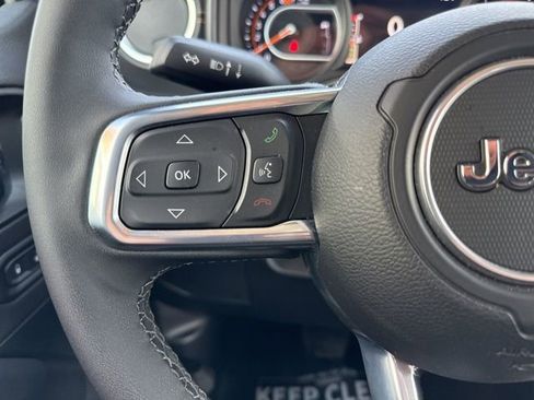 Used 2025 Jeep Wrangler Unlimited Sahara AWD/4WD image 18