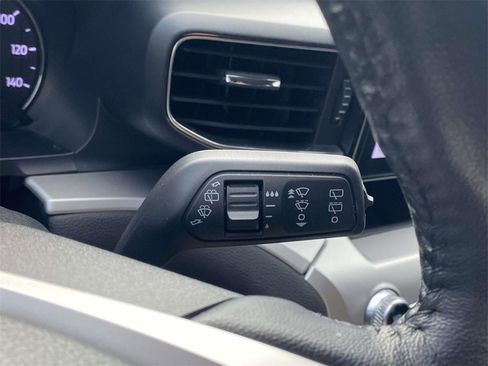 Used 2022 Ford Explorer XLT w/ Equipment Group 202A image 34