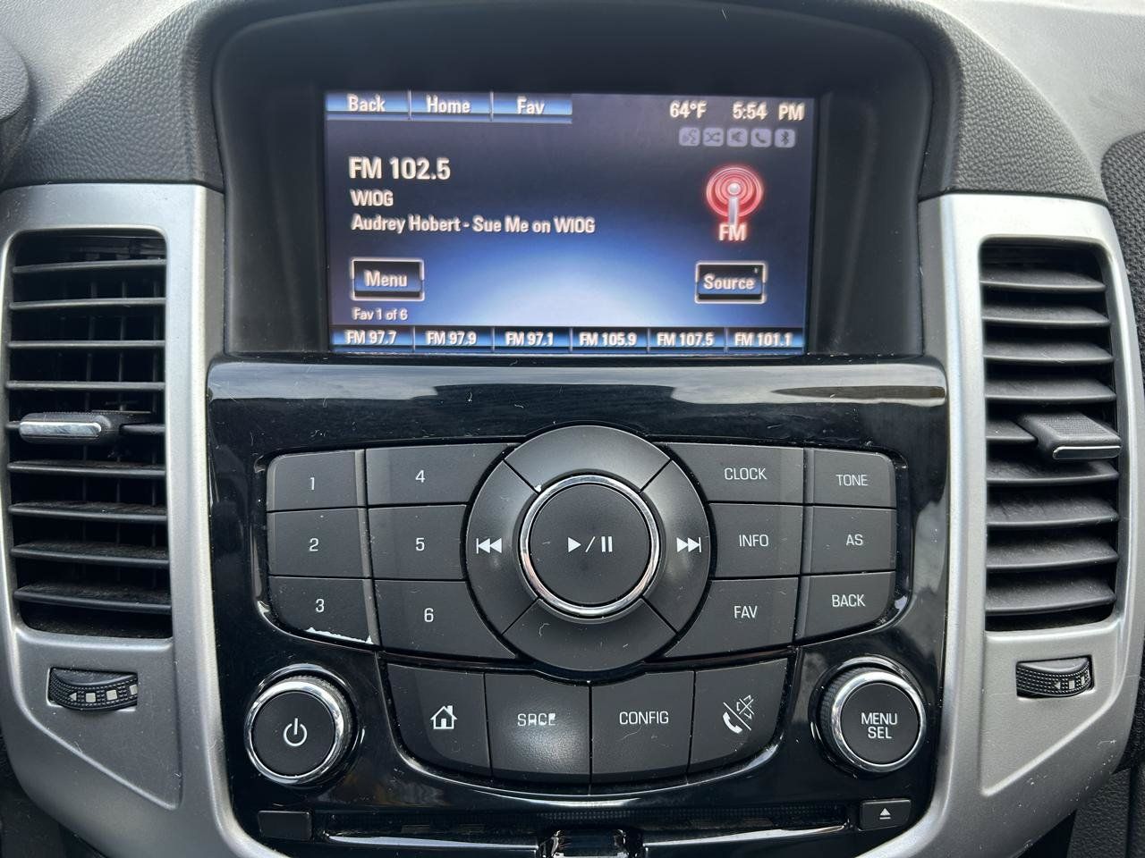 Used 2015 Chevrolet Cruze LT FWD image 23