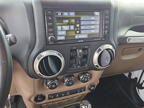 Used 2018 Jeep Wrangler Unlimited Sahara image 19