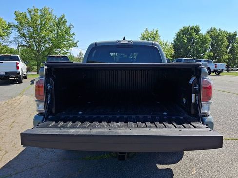 Used 2023 Toyota Tacoma TRD Off-Road w/ Technology Package AWD/4WD image 28