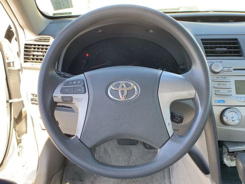 Used 2010 Toyota Camry LE image 19