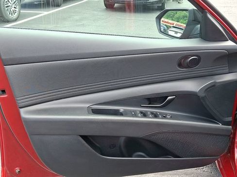 Certified 2025 Hyundai Elantra SEL FWD image 12