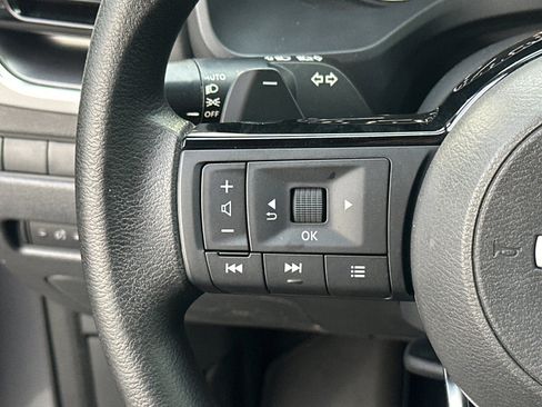 Used 2022 Nissan Rogue SV image 24