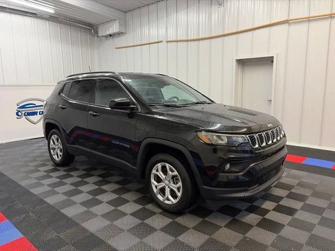 Used 2024 Jeep Compass Latitude AWD/4WD image 3