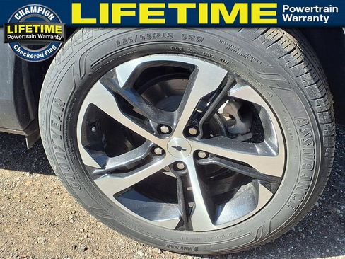 Used 2024 Chevrolet Trax RS w/ Sunroof Package FWD image 9