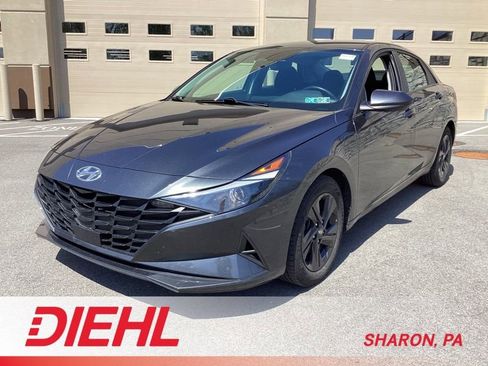 Used 2021 Hyundai Elantra SEL w/ Convenience Package image 3