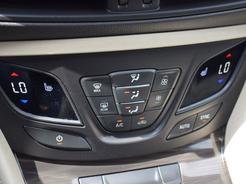 Used 2020 Buick Envision Essence w/ Experience Buick Package FWD image 28