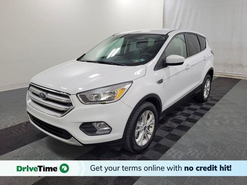 Used 2017 Ford Escape SE w/ SE Cold Weather Package AWD/4WD image 1