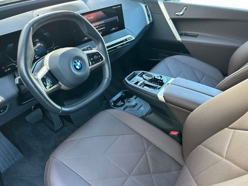 Used 2023 BMW iX xDrive50 w/ Sport Package image 9