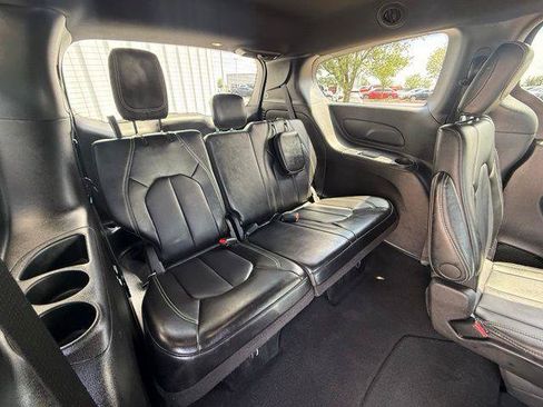 Used 2025 Chrysler Pacifica Select FWD image 5