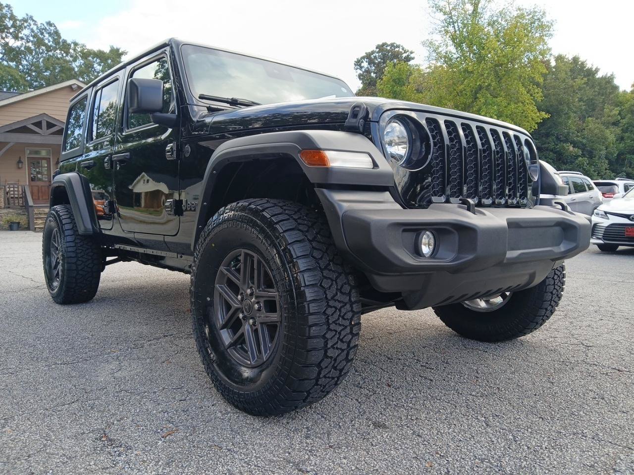 Used 2024 Jeep Wrangler Unlimited Sport AWD/4WD image 4