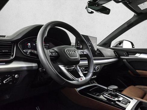 Used 2025 Audi Q5 Prestige w/ Prestige Package image 10