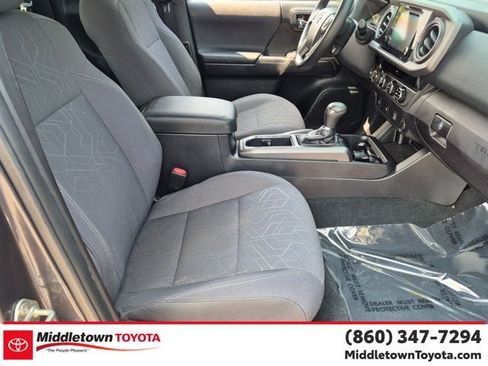 Used 2017 Toyota Tacoma TRD Sport w/ Tow Package (A/T) AWD/4WD image 33