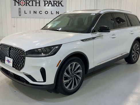 New 2026 Lincoln Aviator 2WD image 5