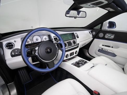 Used 2017 Rolls-Royce Dawn image 4