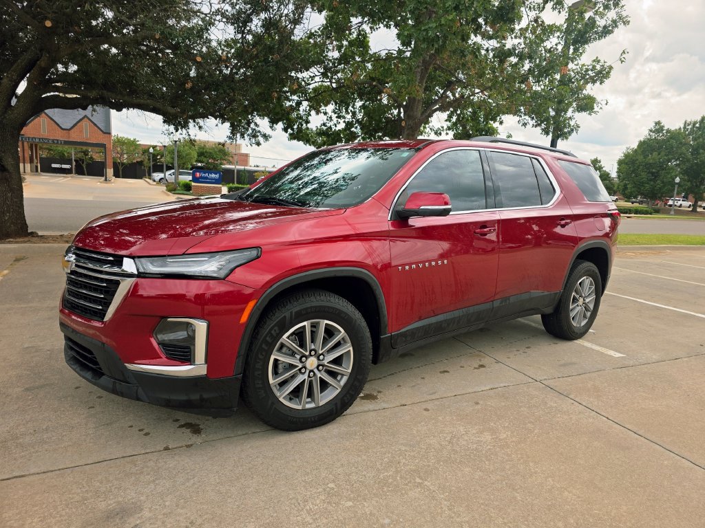 Used 2023 Chevrolet Traverse LT FWD image 4